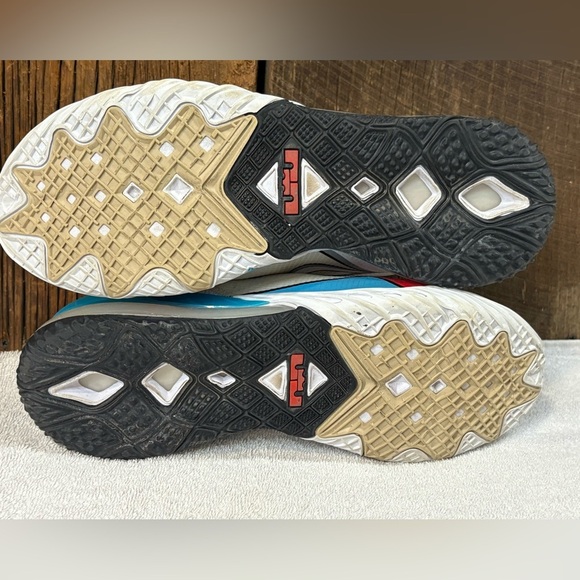 Nike LeBron 18 Low Stewie Basketball Shoes CV7562-104 Men’s Size 12 - Picture 5 of 7